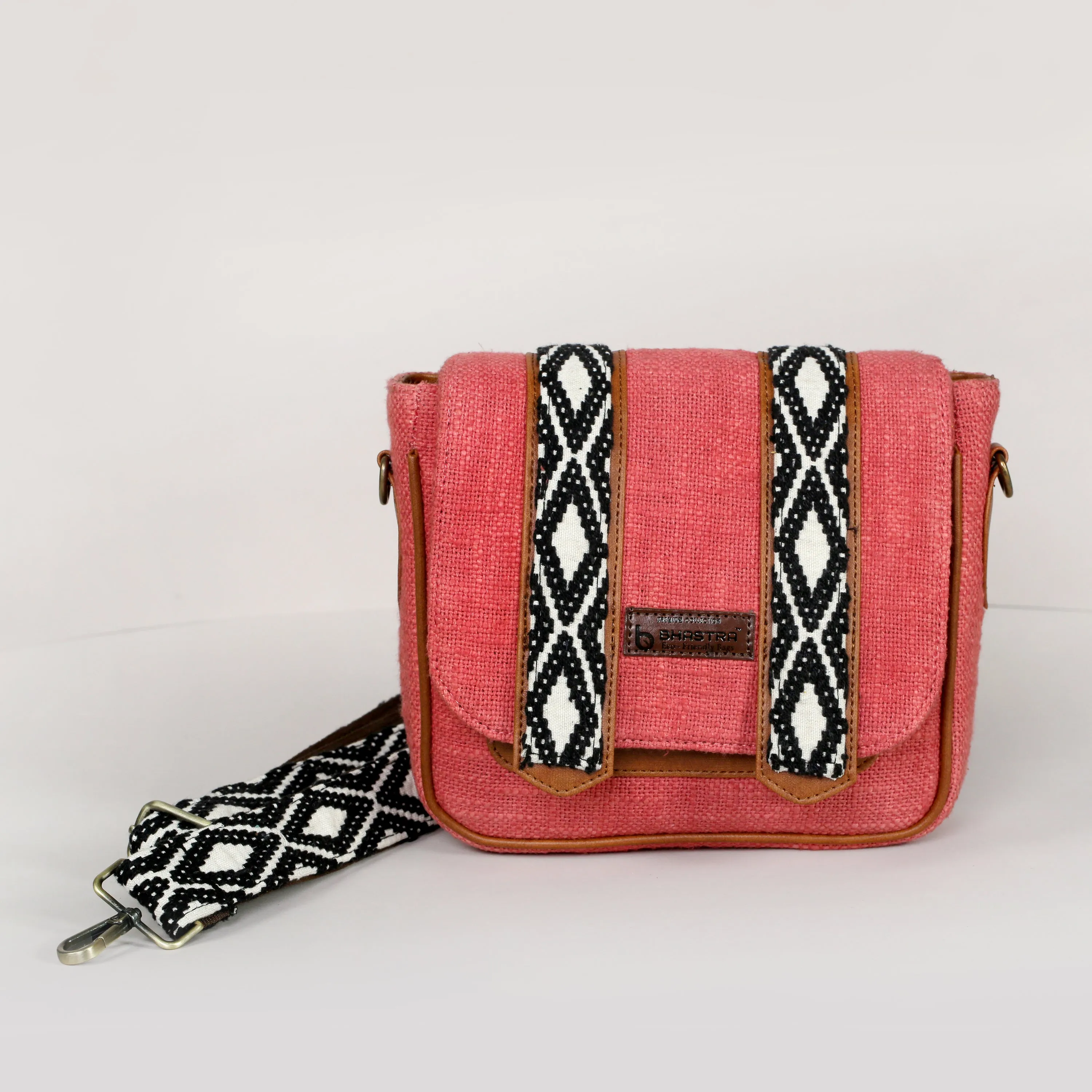 Coral Saddle sling bag